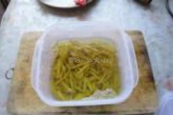 红油榨菜肉丝面的做法图解3