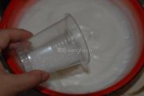 普通面粉做戚风的做法图解4