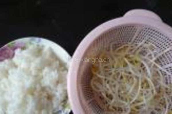 五彩蛋炒饭的做法图解3
