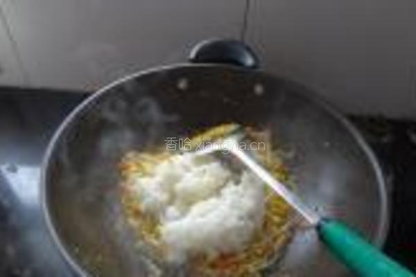 五彩蛋炒饭的做法图解8