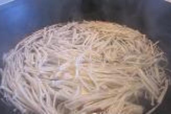 金针菇海蜇拌荞麦面的做法图解3