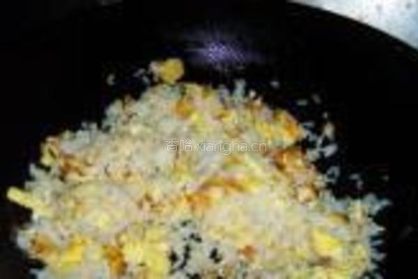 六月鲜酱油炒饭的做法图解7