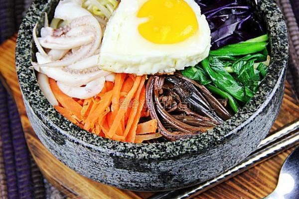 韩国鱿鱼石锅拌饭