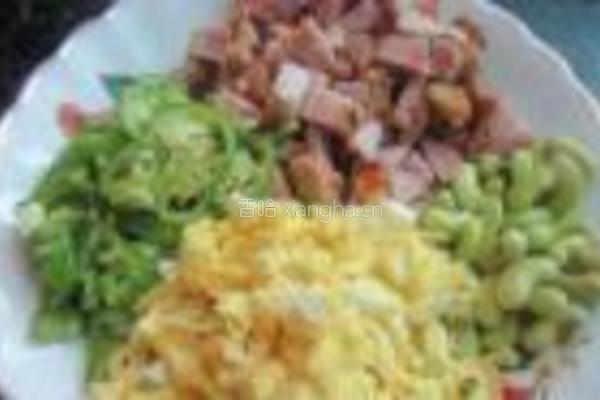 肉丁酱油焖饭的做法图解1