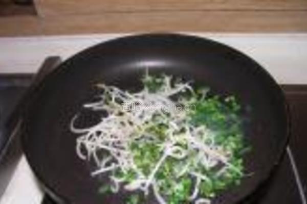 豆芽米粉煎饼的做法图解5