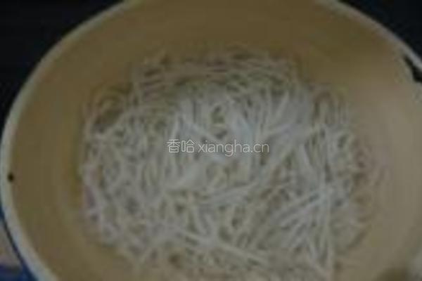 蒜蓉辣酱拌凉面的做法图解7