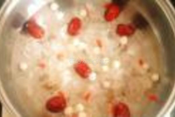 红糖银耳莲子大枣羹的做法图解4