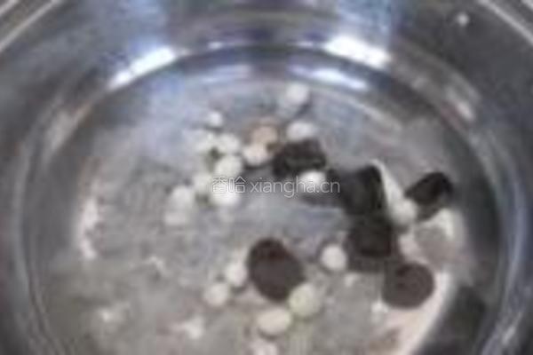 银耳莲子红枣汤的做法图解4