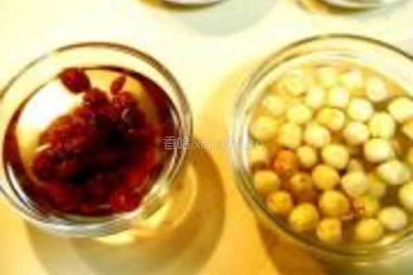 绿豆桂圆莲子糕的做法图解1