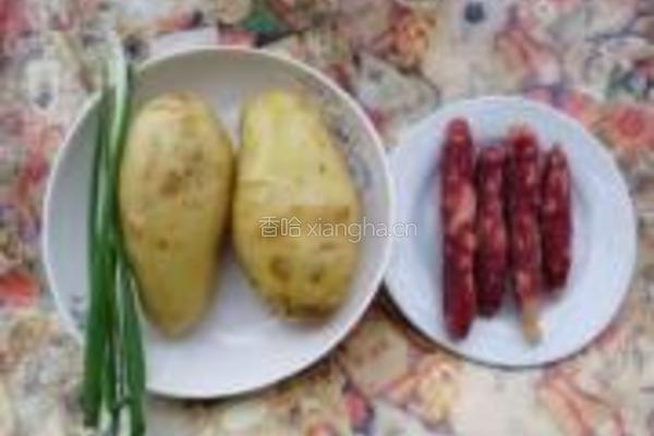 土豆腊肠焖饭的做法图解1