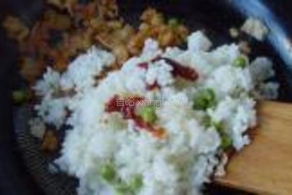 泡菜炒饭的做法图解5
