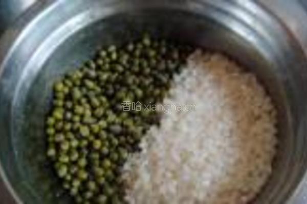 大米绿豆粥的做法图解1