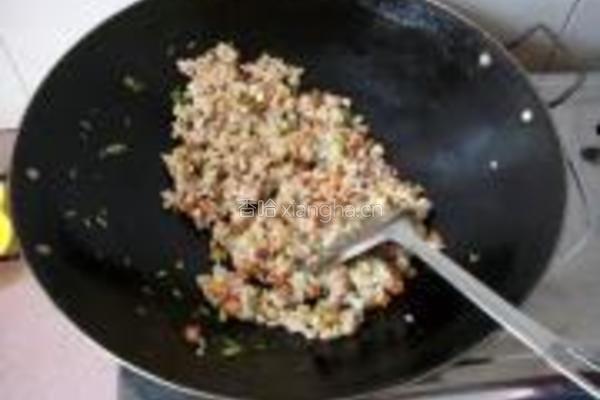 腊肉香菇炒饭的做法图解8