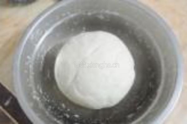 榨菜虾干猪肉包的做法图解1