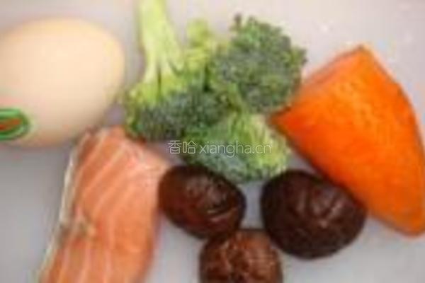 三文鱼鸡蛋炒饭的做法图解1