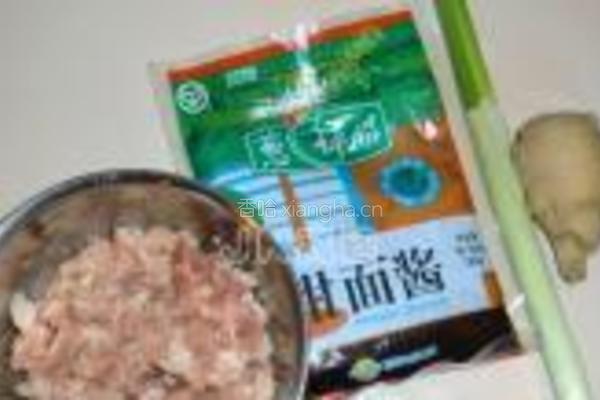 猪肉炸酱面的做法图解2