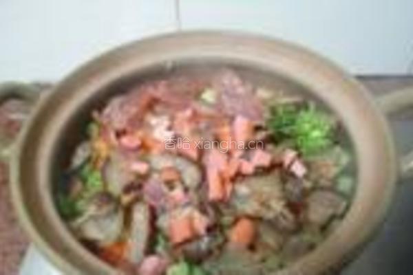 彩蔬腊味煲仔饭的做法图解9