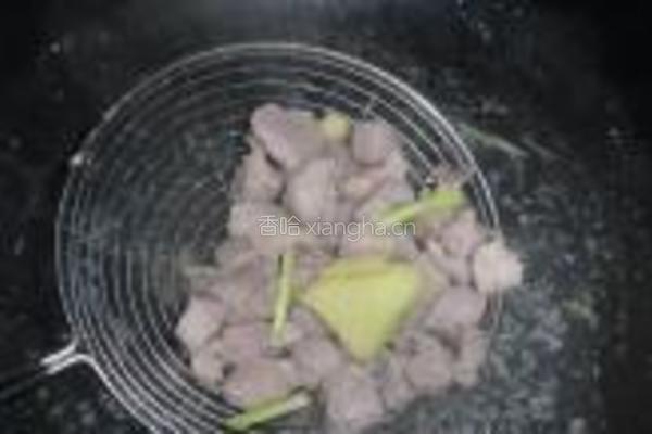 皮蛋瘦肉粥的做法图解3