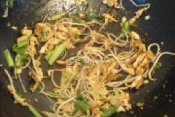 豆丹松子酱香炒面的做法图解8