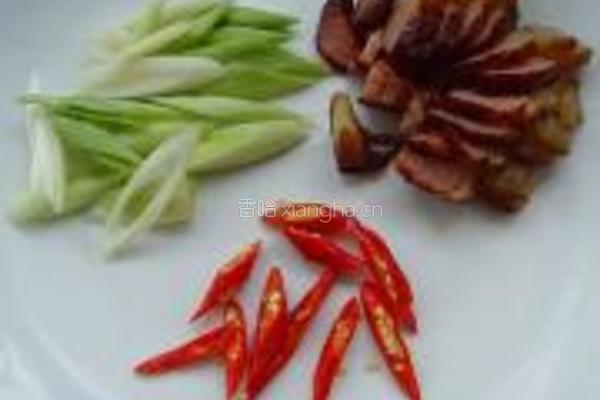 腊肉炒老芋头的做法图解4