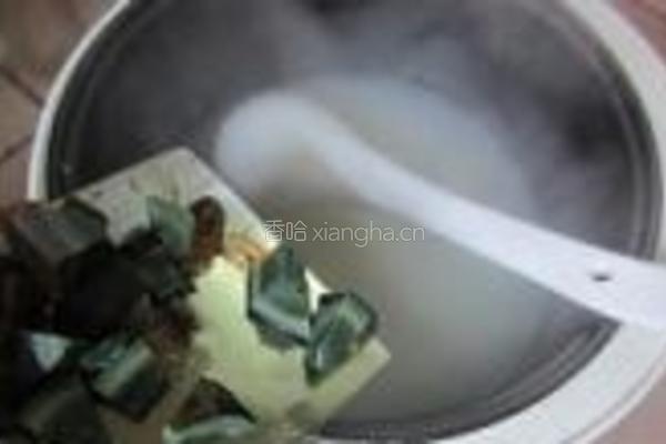 皮蛋瘦肉粥的做法图解7