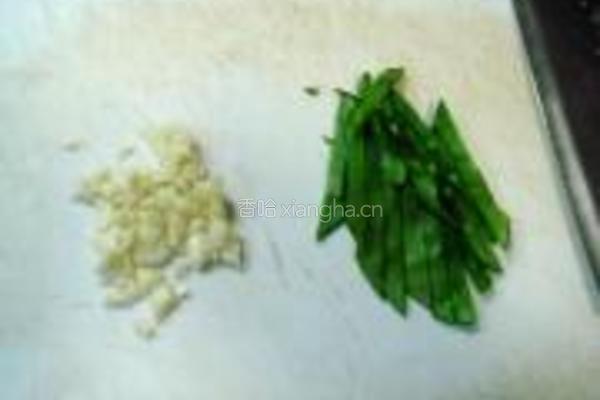 松茸培根炒意面的做法图解3