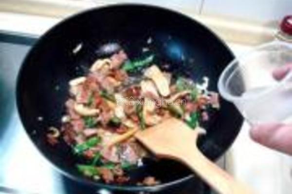 松茸培根炒意面的做法图解9