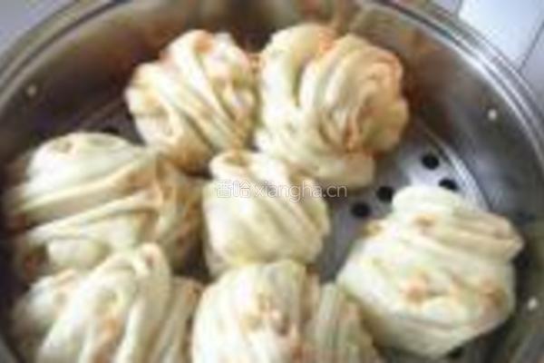 葱香火腿双味花卷的做法图解15