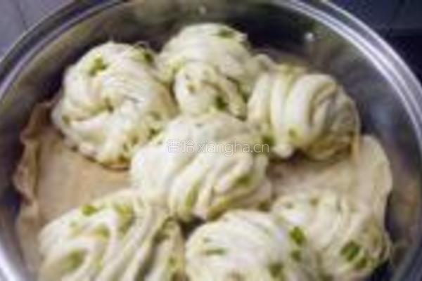 葱香火腿双味花卷的做法图解12
