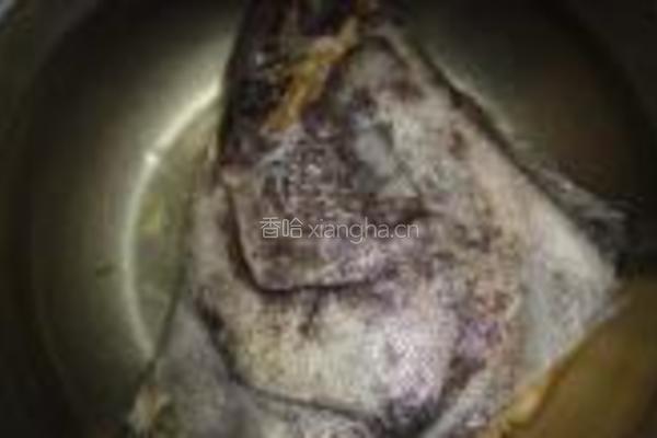 麻辣碟鱼头烩面的做法图解1