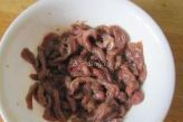 牛肉香菜炒乌冬的做法图解1