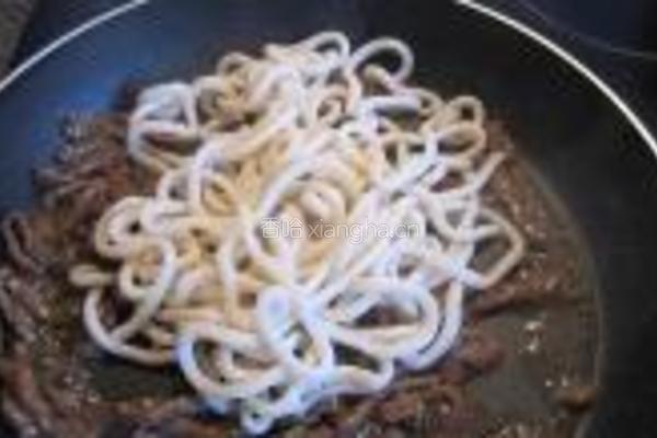牛肉香菜炒乌冬的做法图解6