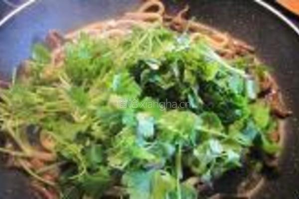 牛肉香菜炒乌冬的做法图解10