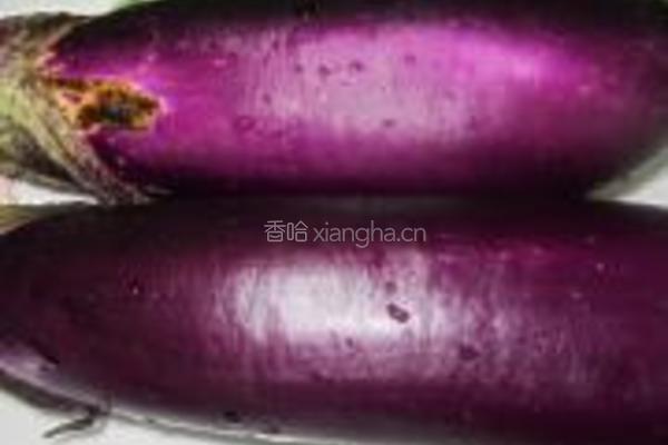 红椒炒茄丁的做法图解1