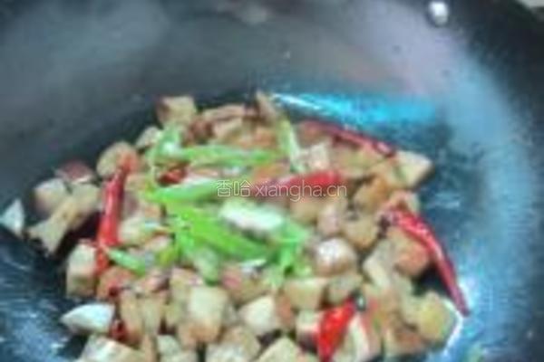 红椒炒茄丁的做法图解6