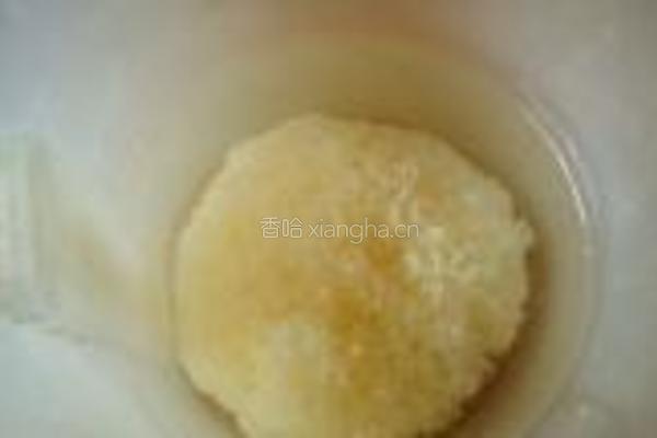 冰糖银耳炖雪梨的做法图解2