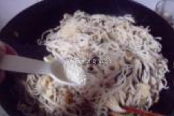 香菇冬笋肉丝炒面的做法图解14