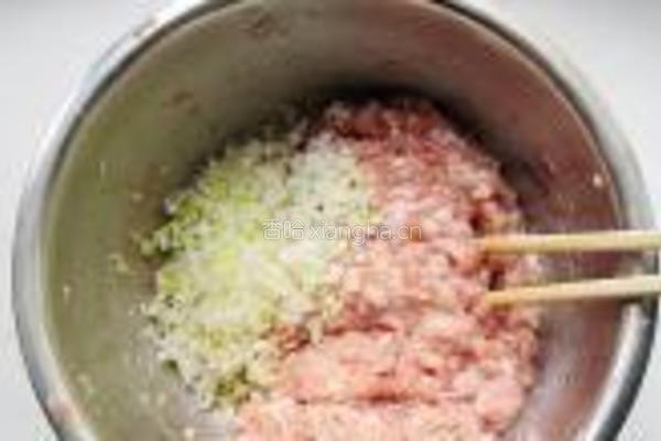 猪肉大葱水煎包的做法图解3