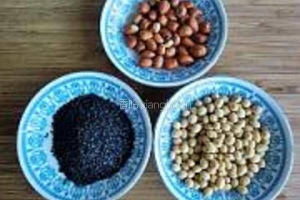 黑芝麻花生豆浆的做法图解1