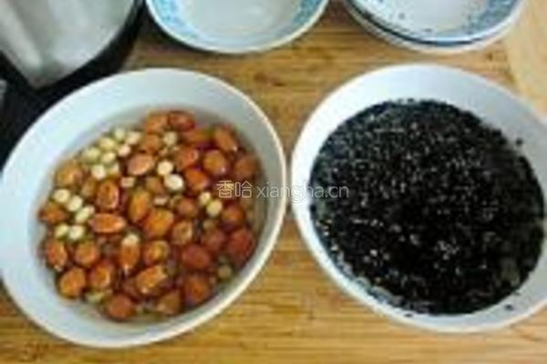 黑芝麻花生豆浆的做法图解2