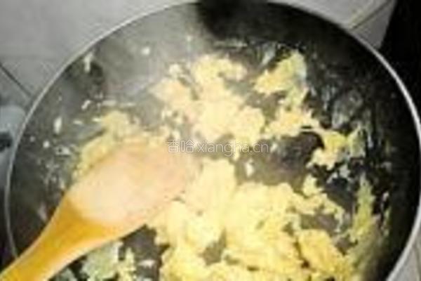 荠菜鸡蛋馅饼的做法图解2