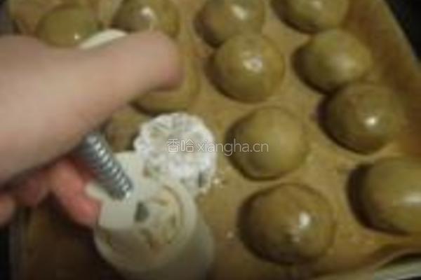 广式豆沙麻薯月饼的做法图解25