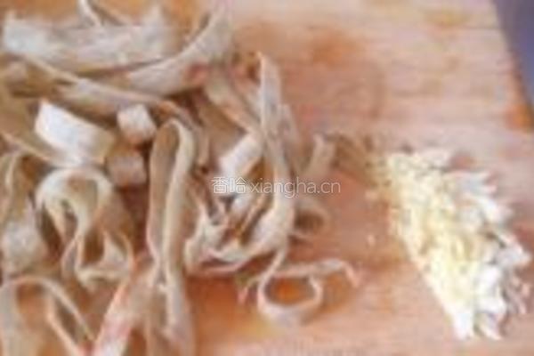 豆芽肉丝焖饼的做法图解3