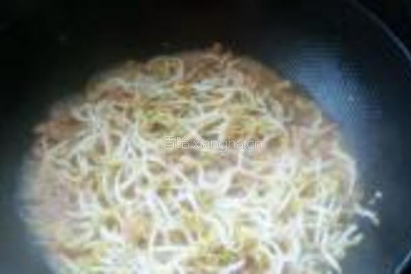 豆芽肉丝焖饼的做法图解10
