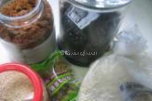红糖紫米糕的做法图解1