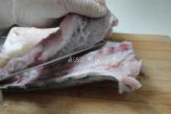鲅鱼锅贴的做法图解1
