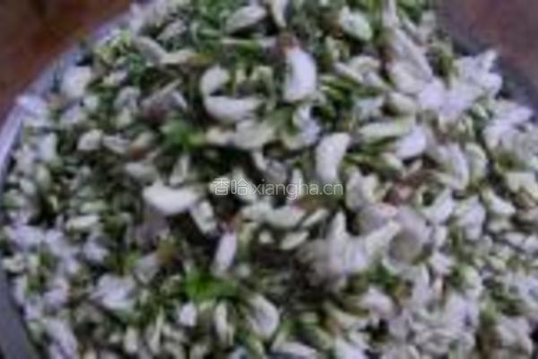槐花麦饭的做法图解1