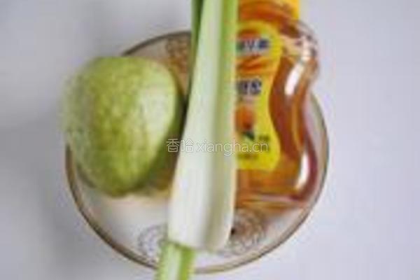 番石榴西芹汁的做法图解1