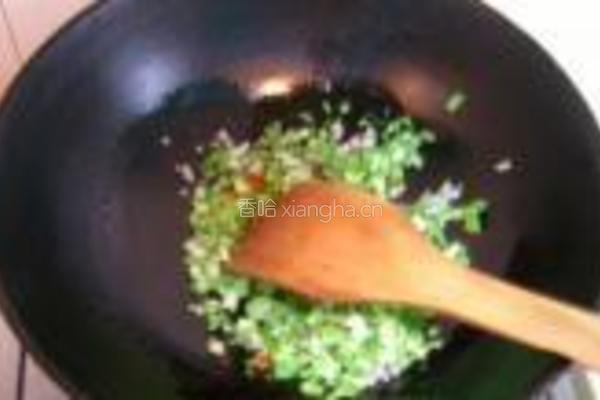 腊肉青菜炒饭的做法图解4