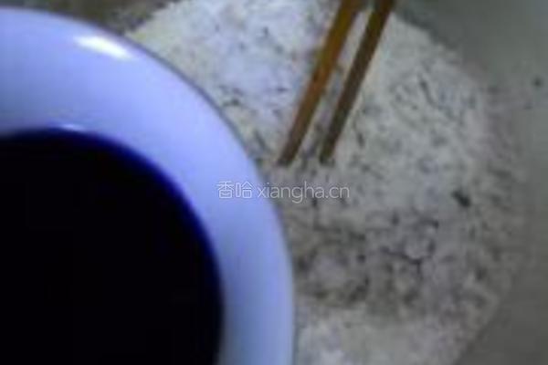 牛肉炒螺旋面的做法图解2